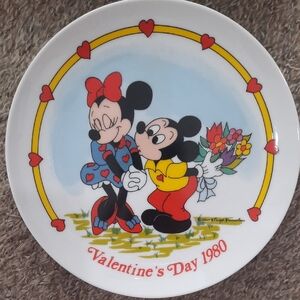 Disney Valentine's Day Plate with Mickey and Minnie - Red, Yellow, Blue